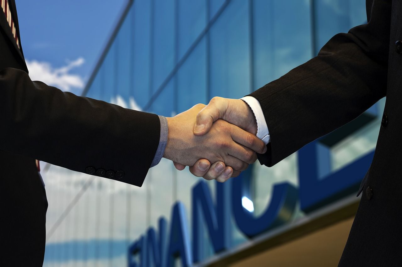 shaking-hands-g44f194679_1280 CRM gestión comercial - ISAIG TECNOLOGÍA